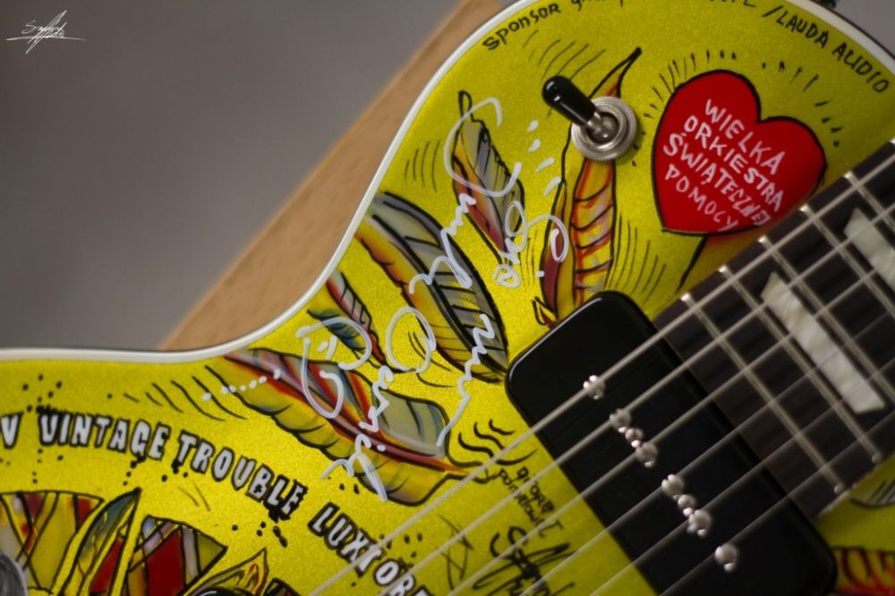 Woodstockowa gitara od Szymona Chwalisza