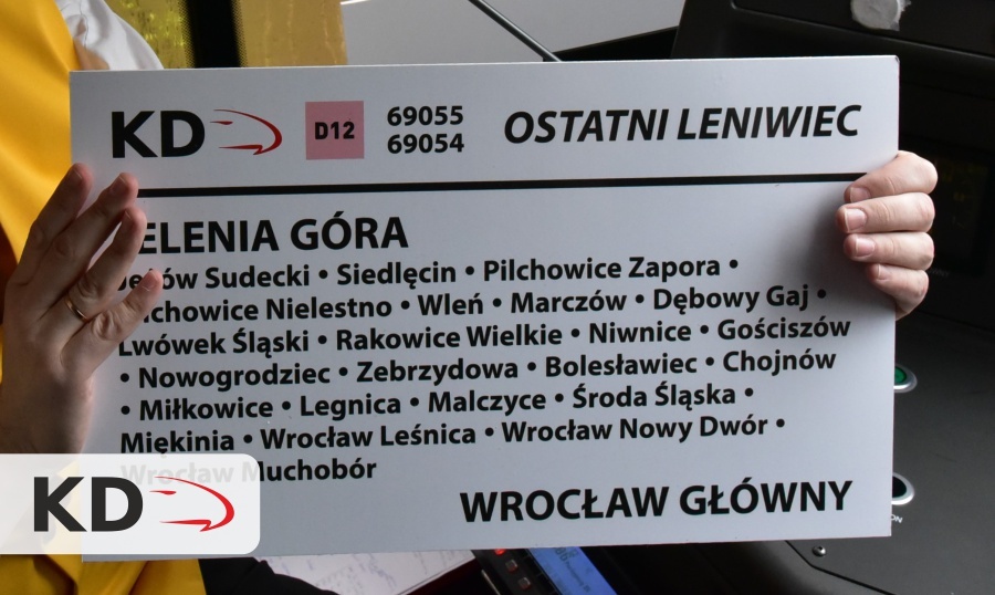 Tablica informacyjna z pociągu "Ostatni Leniwiec"