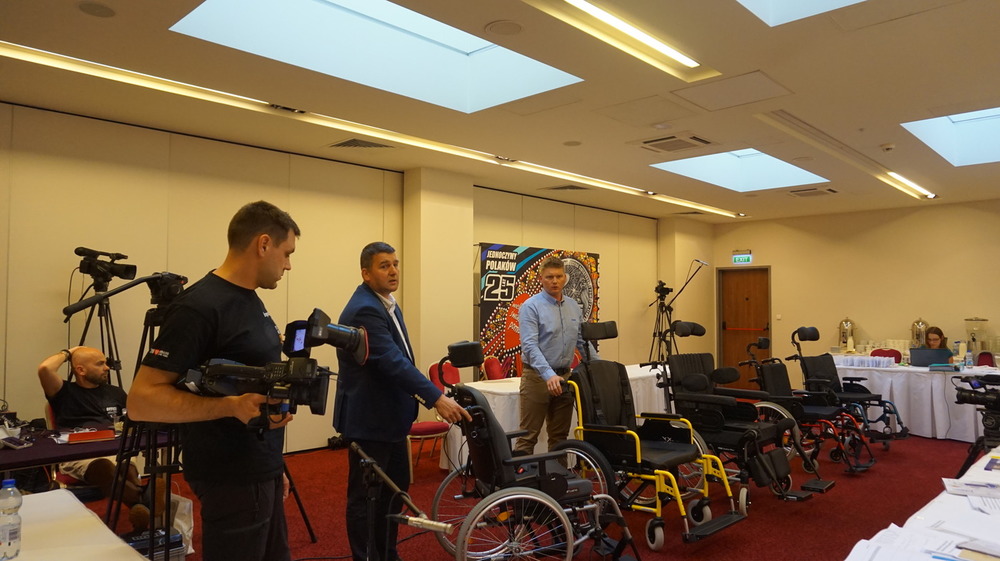 wózki inwalidzkie – 400 sztuk – wygrała oferta firmy Akson 