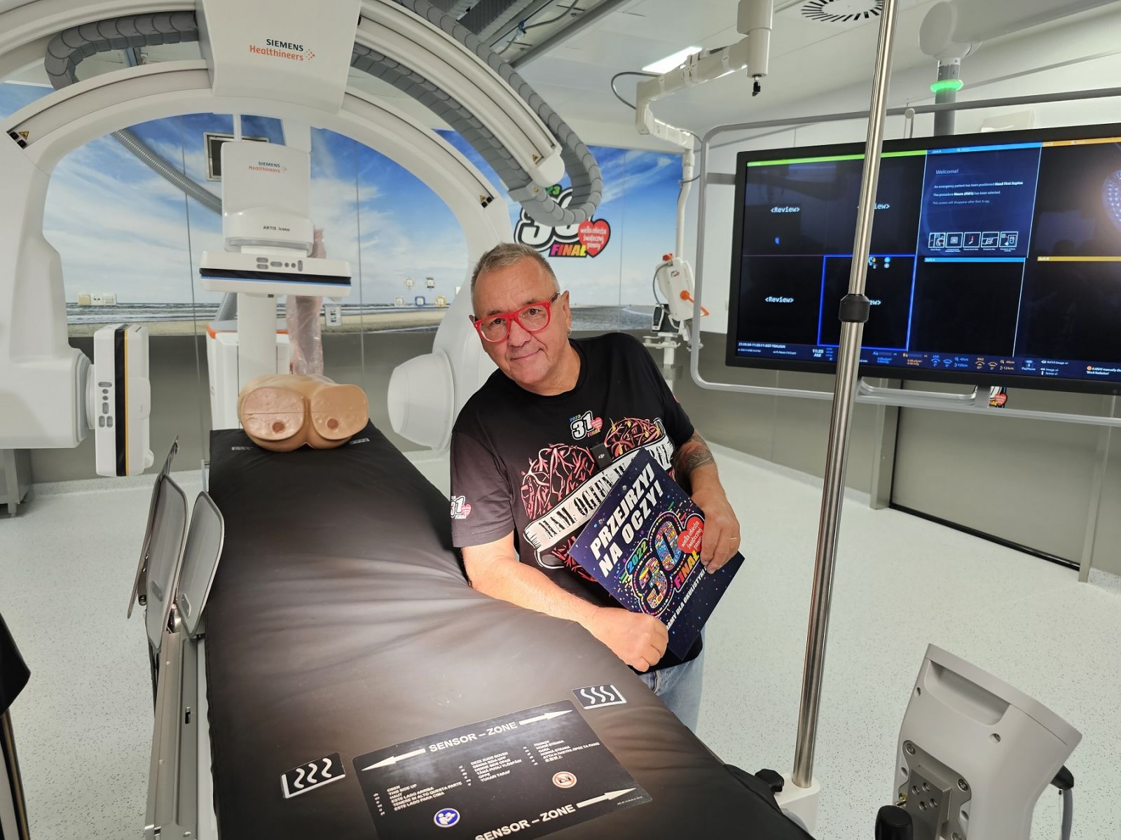 Jurek Owsiak w pracowni angiografu, fot. Chodor/Fundacja WOŚP